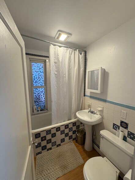 Building Photo - 66 Callender St