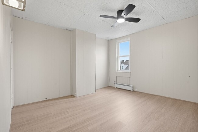 Building Photo - **Private Bloomfield 2BR Retreat – Walk to Liberty Ave, Steps from It All (15224)**