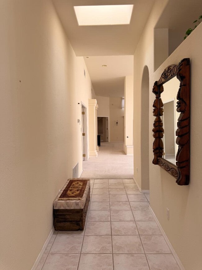 Building Photo - 711 Tramway Pl NE