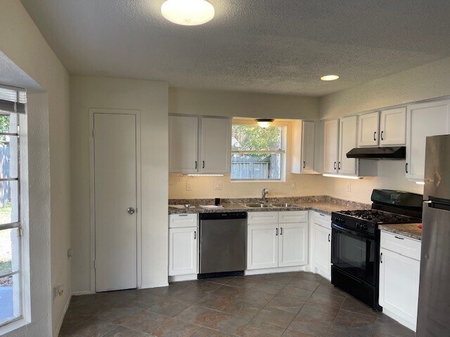 Building Photo - 6823 Zapata Dr