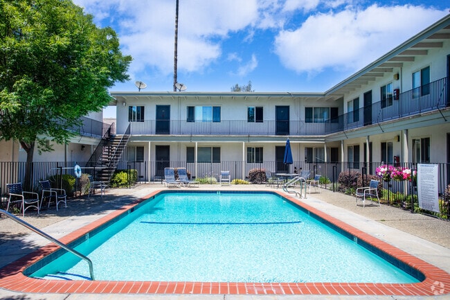 Pool - Garden Park Apartments