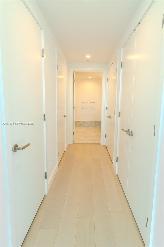 Building Photo - 9221 E Bay Harbor Dr