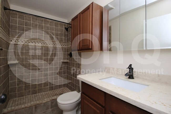 Building Photo - 967 W La Jolla Dr