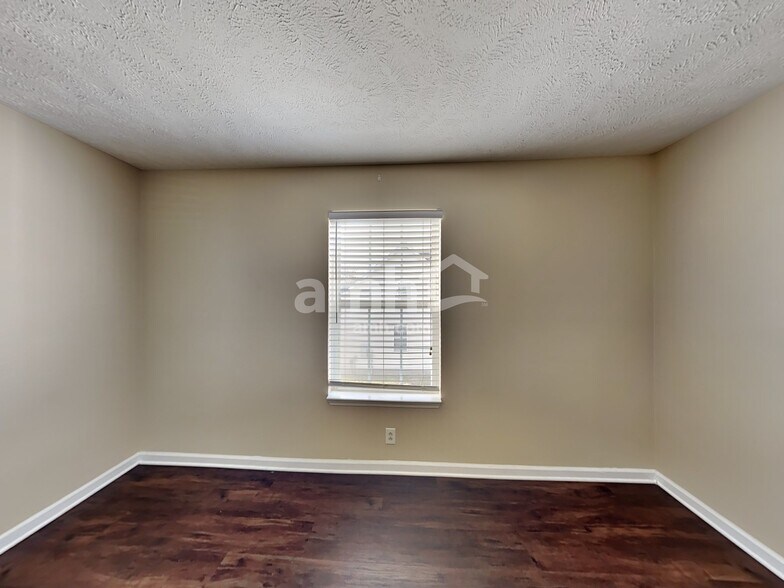 Building Photo - 2825 Islington Dr