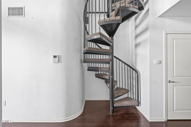 Building Photo - 1901 S Victoria Ave