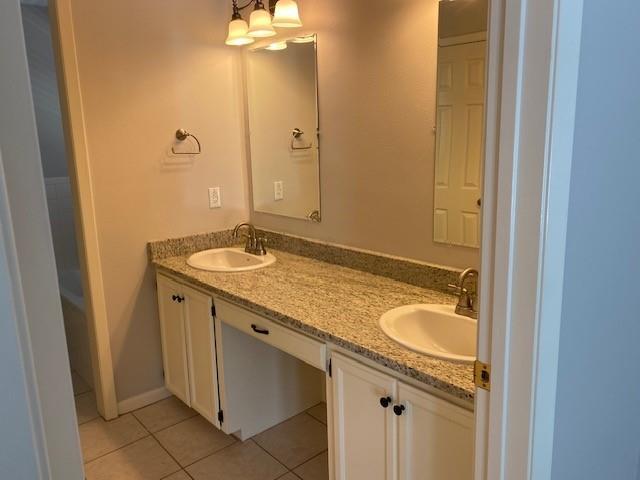 Building Photo - 2107 Greentree Dr