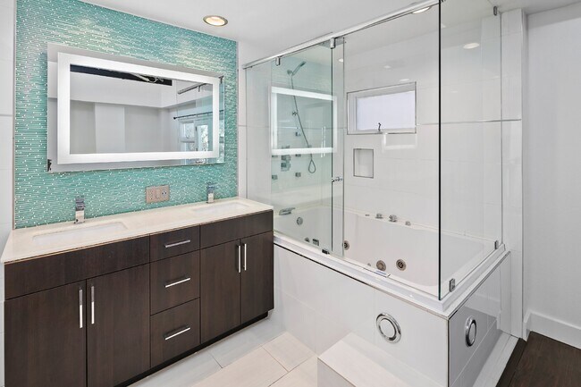 Building Photo - Modern 3 Bedroom Townhouse with Prime Location on Kettner Boulevard in San Diego