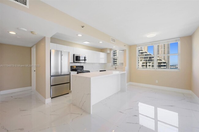 Building Photo - 770 Claughton Island Dr