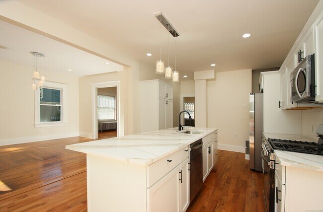 Building Photo - 62 Whitney St