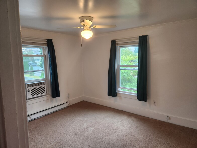 Room 3 - 686 Bloom Rd