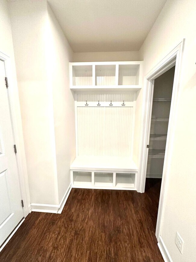 Building Photo - 11148 Comiskey Ln