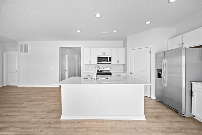 Building Photo - 511 Darliene Dr