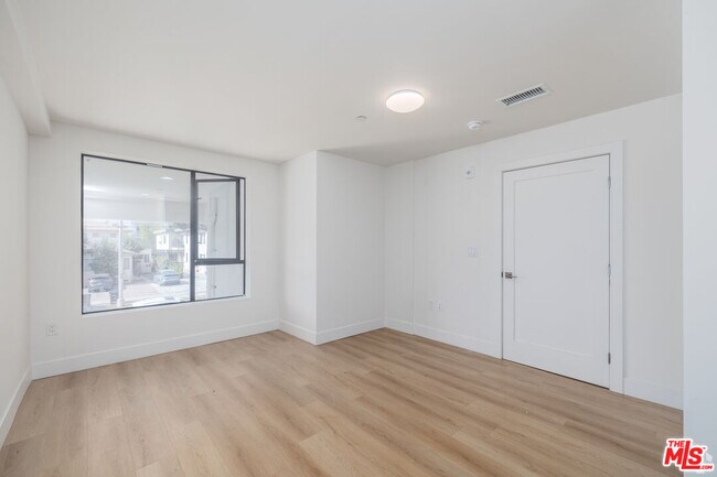 Building Photo - 1822 Overland Ave