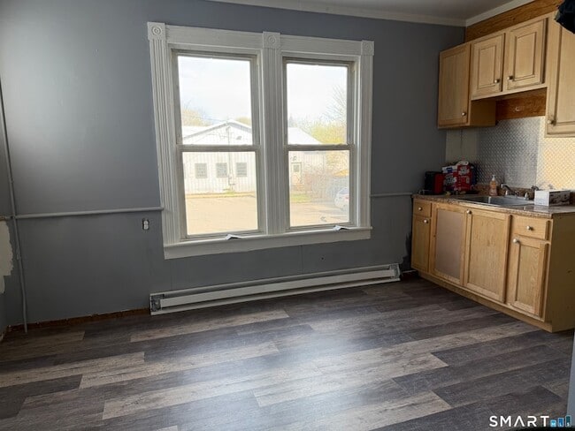 Building Photo - 25 Lake St