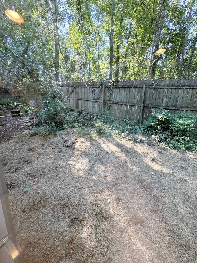 Building Photo - 1733 Beechwood Cir S