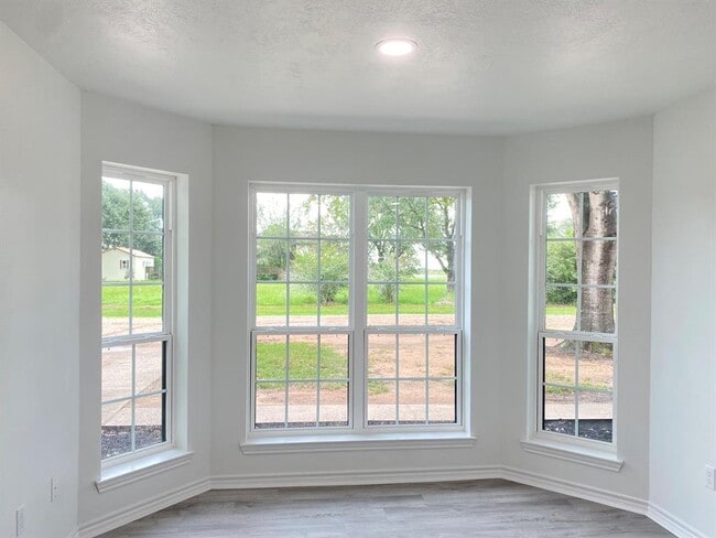 Building Photo - 3907 Quail Cir