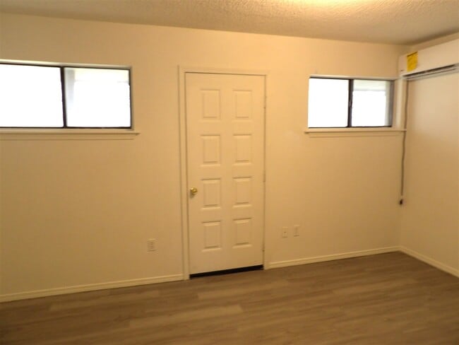 Building Photo - 603 SW Garfield Ave