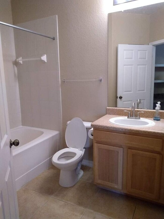 Building Photo - Beautiful one-bedroom condominium in the d...