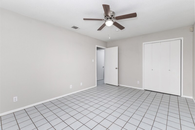 Building Photo - 927 W Formosa Blvd