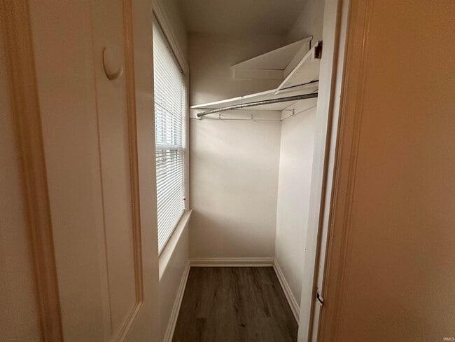 Building Photo - 909 Lincoln Ave