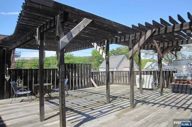 Building Photo - 638 Bloomfield Ave