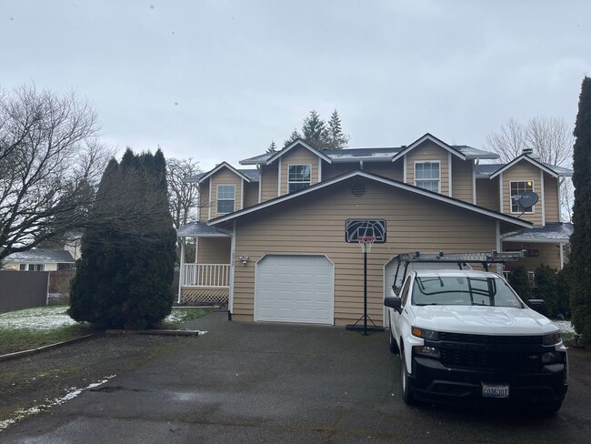 Primary Photo - Puyallup 3 Bedroom Duplex.