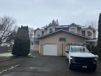 Building Photo - Puyallup 3 Bedroom Duplex.