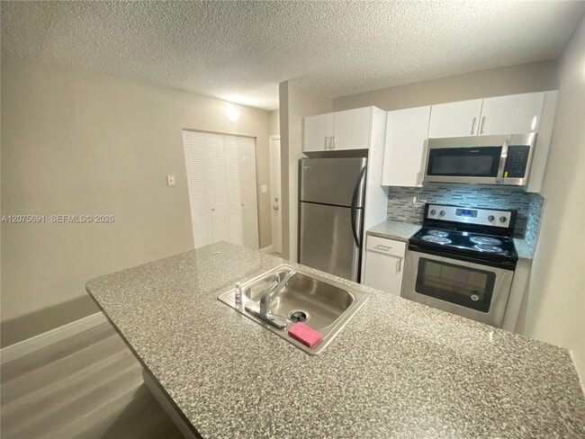 Building Photo - 2771 Riverside Dr