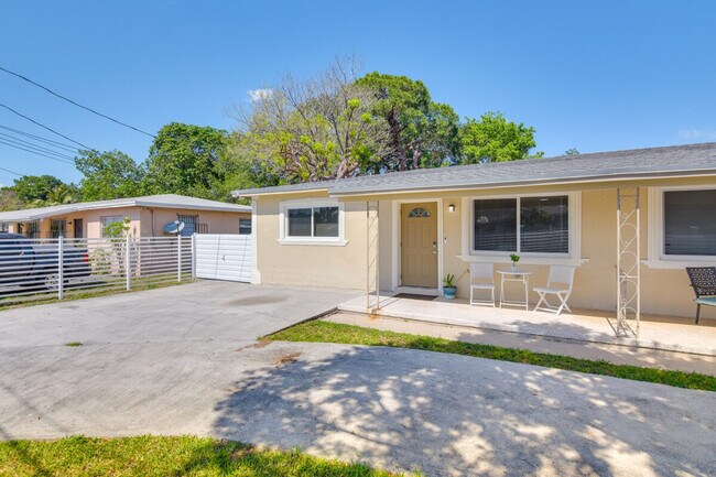 Building Photo - 16201 NW 39th Ct