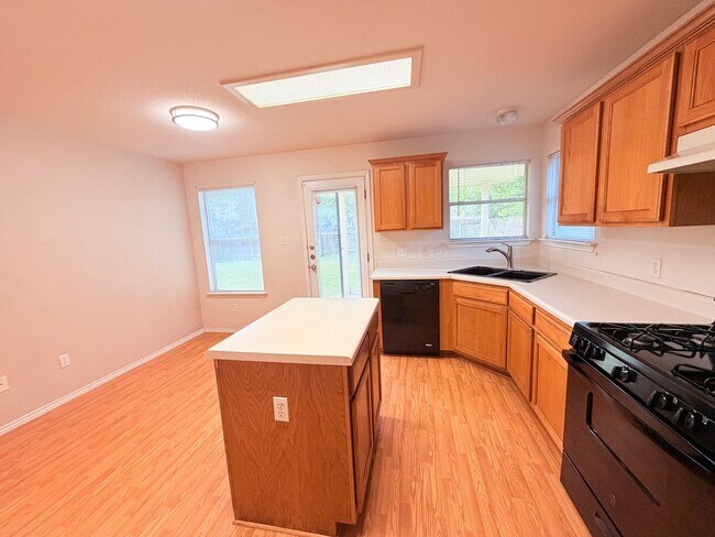 Building Photo - 3 BEDROOMS + AN OFFICE, 3 FULL BATHROOMS -  LIGHT AND BRIGHT INSIDE