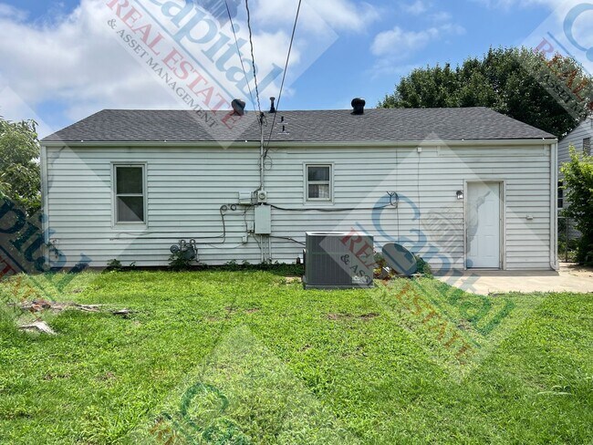 Building Photo - Cozy Cottage