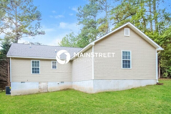Building Photo - 3 Bedroom Pet-Friendly Home in MONROE, GA with Main Street Renewal