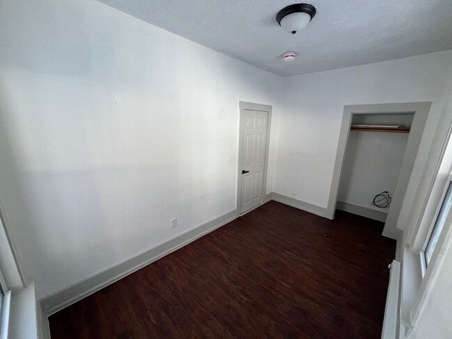 Building Photo - 40 Garnet St