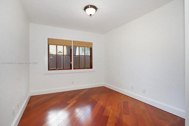 Building Photo - 2527 Inagua Ave