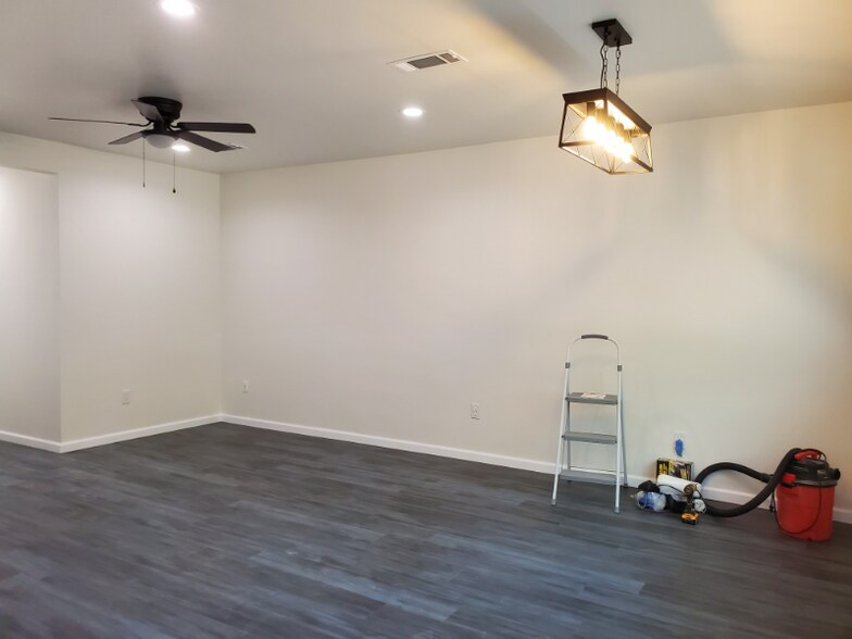 Building Photo - 6325 Tallman Ave