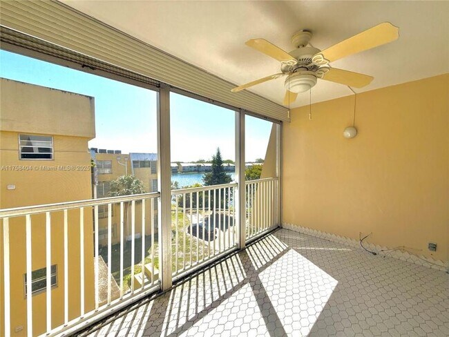 Building Photo - 2 bedroom in North Miami Beach FL 33179