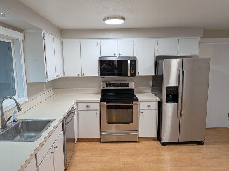 Building Photo - 3509 SE 11th St