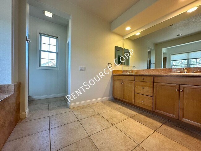 Building Photo - 26991 Timberline Terrace