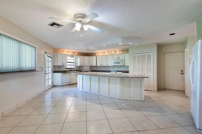 Building Photo - 161 SW 129th Ave