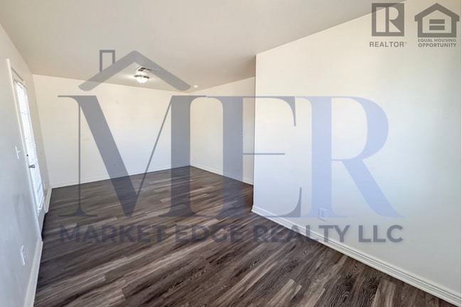 Building Photo - 3Bed/2.5Bath Townhouse at 24th St/Thomas! Move-In ready on 06/11/2026! -- NO HOA!