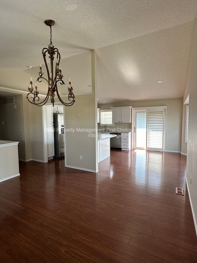 Building Photo - 748 Reflection Lake