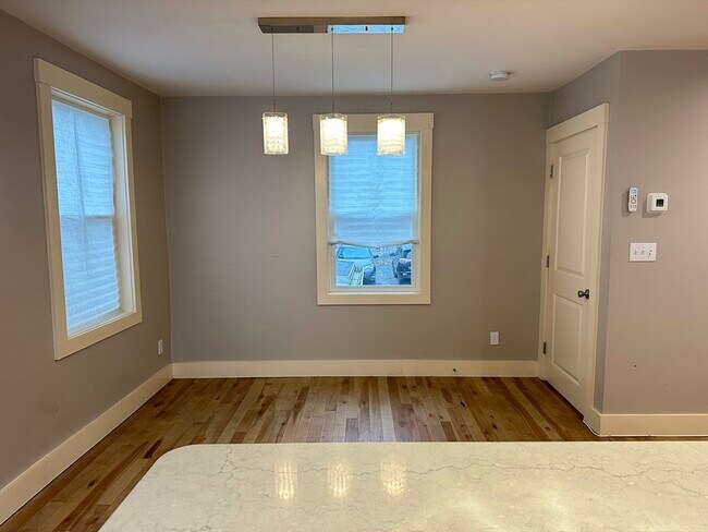 Building Photo - 39 Snow St