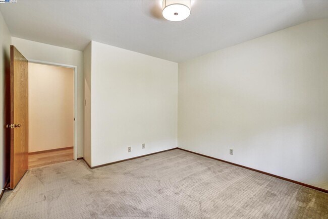 Building Photo - 613 Huntleigh Dr