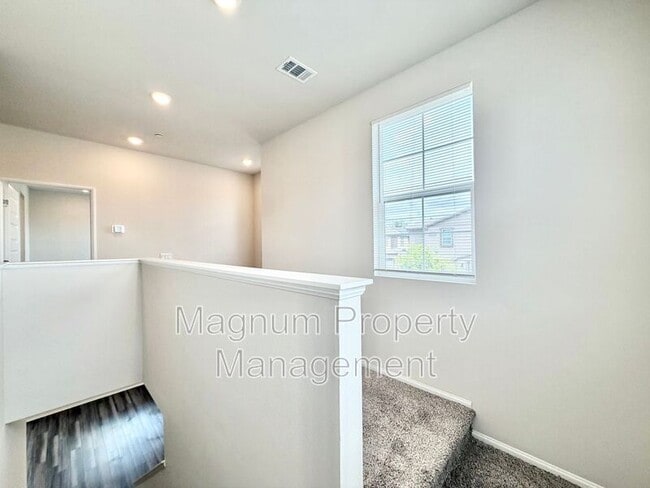 Building Photo - 40617 Birchfield Dr