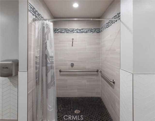 Building Photo - 2400 Scholarship