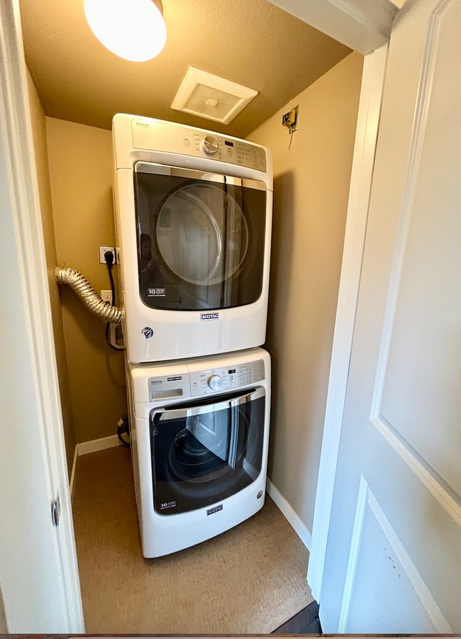 Building Photo - Mount Baker/Columbia City Townhouse