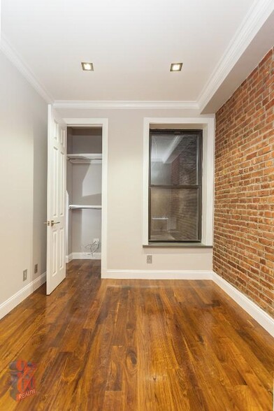 Building Photo - 16 E 116th St