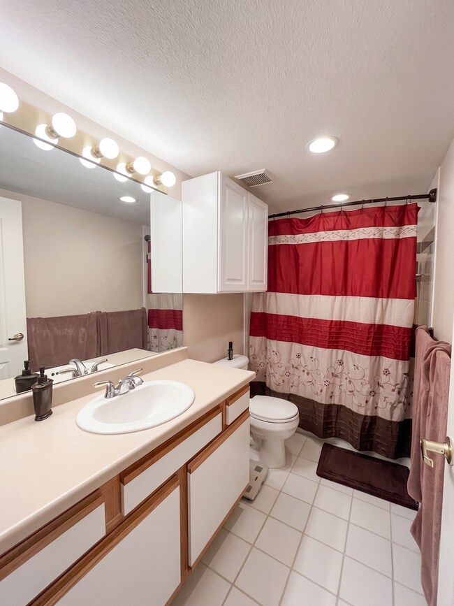 Building Photo - 163 Pelican Cir