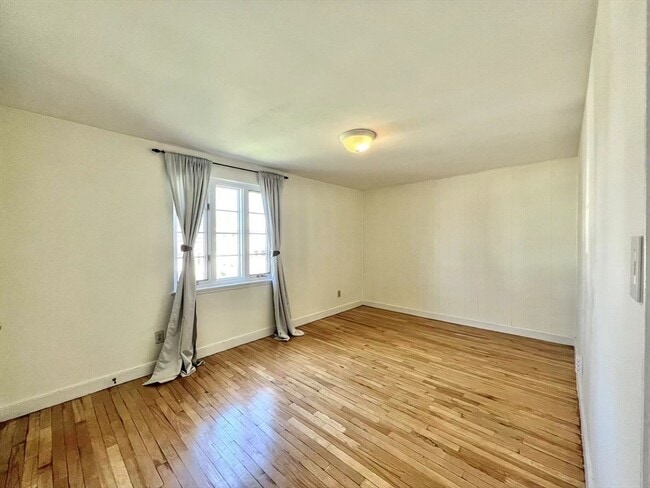 Building Photo - 92 Duff St