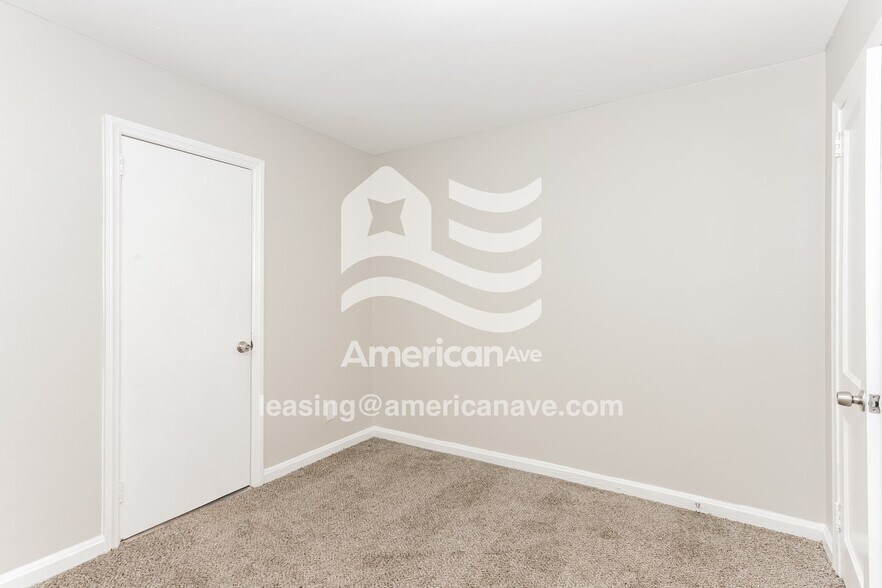 Building Photo - 214 Evergreen St